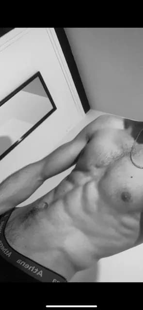 Profil de Anouar, 23 ans, Plan cul à Rueun (Grisons)