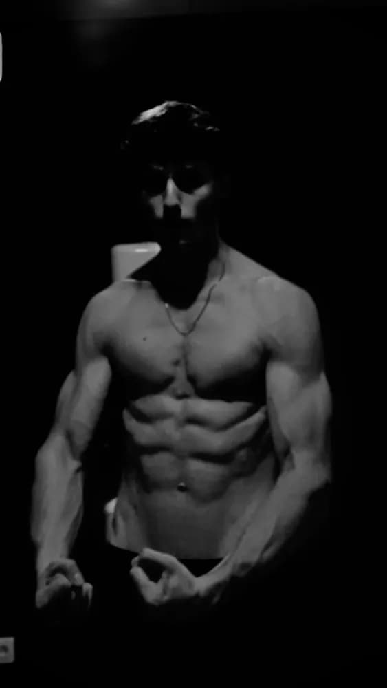 Profil de Ishaq, 26 ans, Plan cul à Fuldera (Grisons)