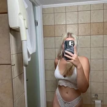 Profil de Emmanuelle, 27 ans, Plan cul à Gudo (Tessin)