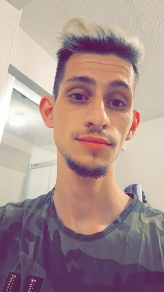 Profil de Deniz, 21 ans, Plan cul à Gonten (Appenzell Rhodes-Intérieures)