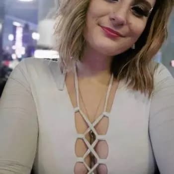 Profil de Noélie, 21 ans, Plan cul à Bristen (Uri)