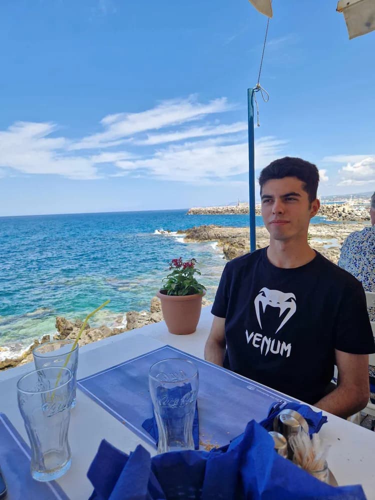 Bastian - Plan cul à Vex Profil de Bastian, 23 ans, Plan cul à Vex (Valais)