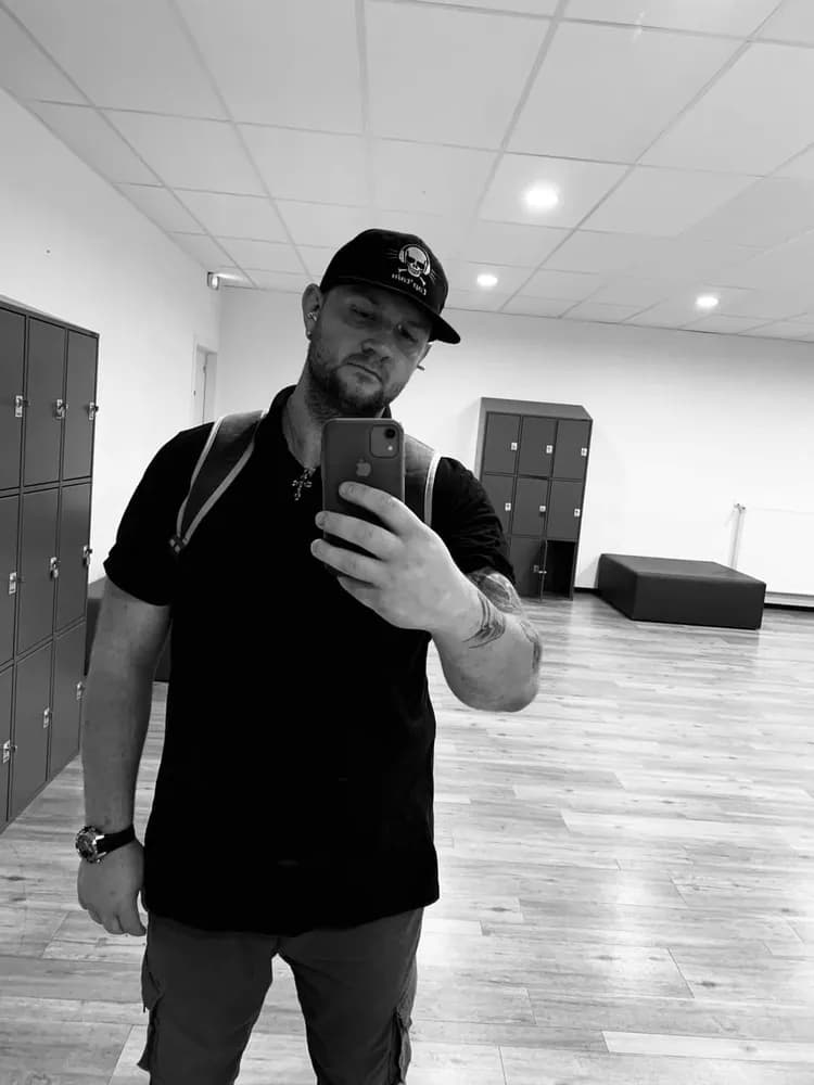 Damien - Plan cul à Gerlikon Profil de Damien, 33 ans, Plan cul à Gerlikon (Zurich)