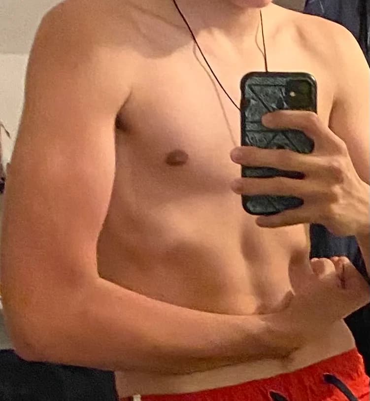 Kayron - Plan cul à Amden Profil de Kayron, 32 ans, Plan cul à Amden (Saint-Gall)