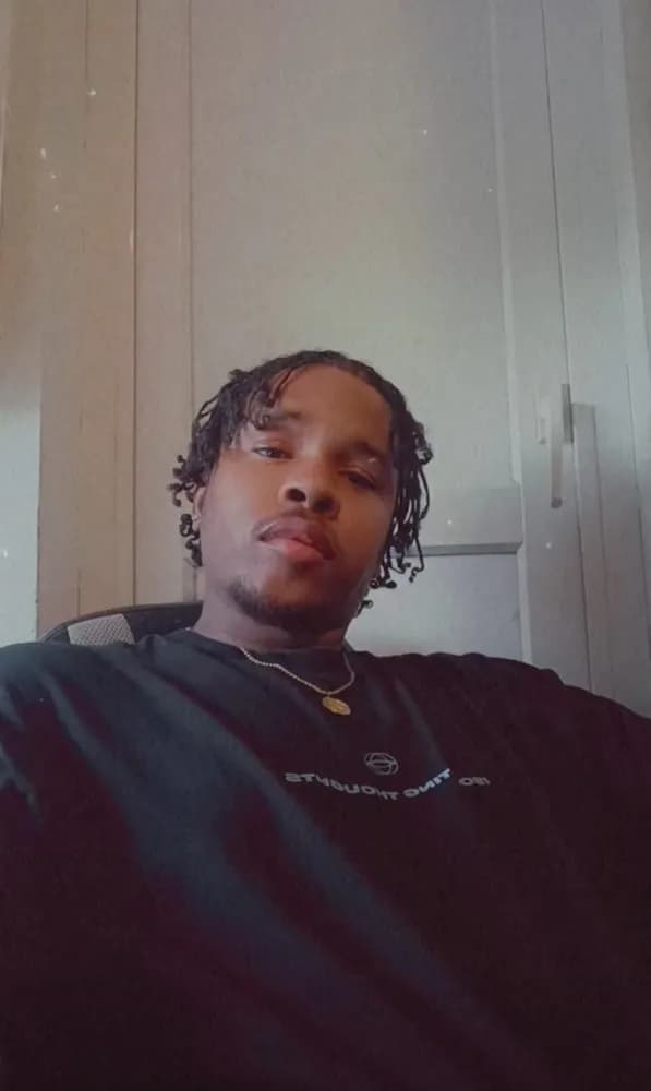 Alessandro - Plan cul à Gisikon Profil de Alessandro, 32 ans, Plan cul à Gisikon (Lucerne)