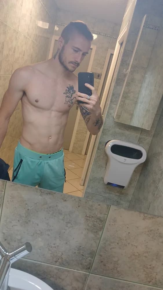 Enes - Plan cul à Bursinel Profil de Enes, 27 ans, Plan cul à Bursinel (Vaud)