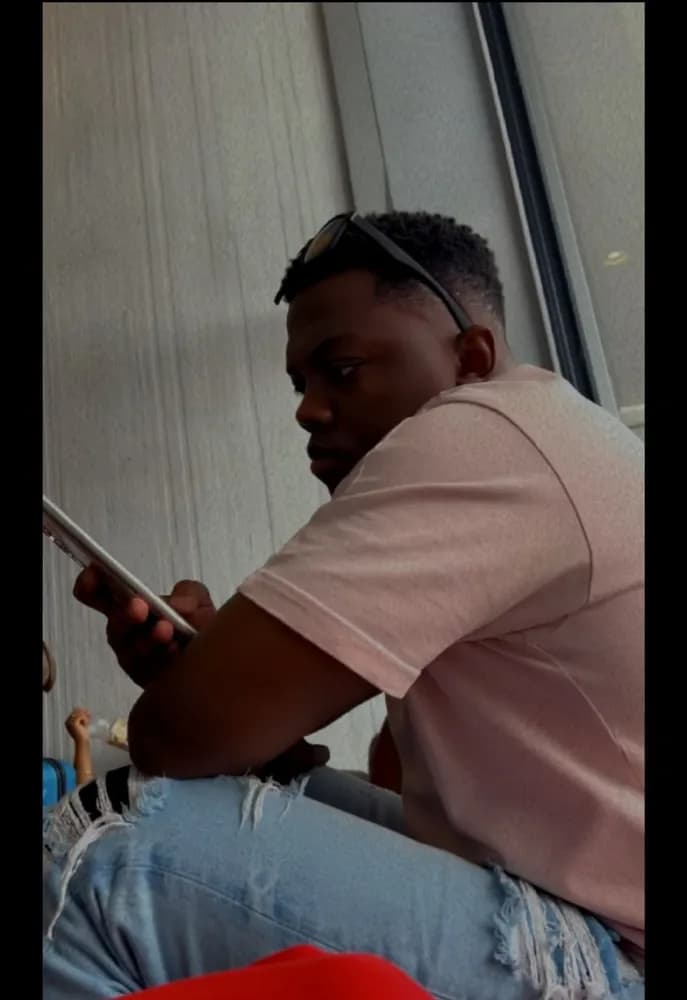 Hélie - Plan cul à Bassecourt Profil de Hélie, 33 ans, Plan cul à Bassecourt (Jura)