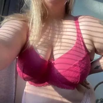 Léona - Plan cul à Brügg BE Profil de Léona, 27 ans, Plan cul à Brügg BE (Berne)